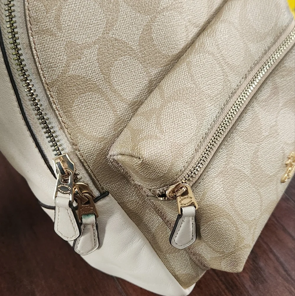 COACH MINI SINGATURE BACKPACK 🎒 - Picture 4 of 7